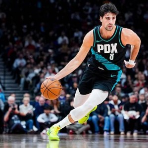 世预赛高清直播入口-阿夫迪亚：我从小到大都趴着睡觉，现在背上有伤得侧躺着睡