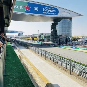 世预赛高清直播入口-探营上赛道围场，这些精彩不容错过|F1|上海国际赛车场|F1中国大奖赛|车迷|赛事_新浪体育_新浪新闻