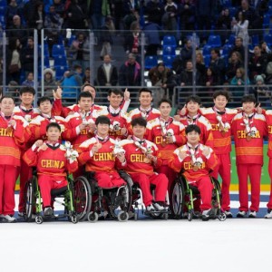 世界杯预选赛下载-冬残奥会——残奥冰球：中国队夺得季军|捷克队|科尔|铜牌|米兰-科尔蒂纳冬残奥会残奥冰球铜牌赛|AC米兰_新浪体育_新浪新闻